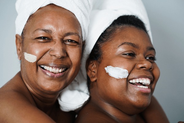 african-mother-daughter-doing-beauty-600nw-2000026601